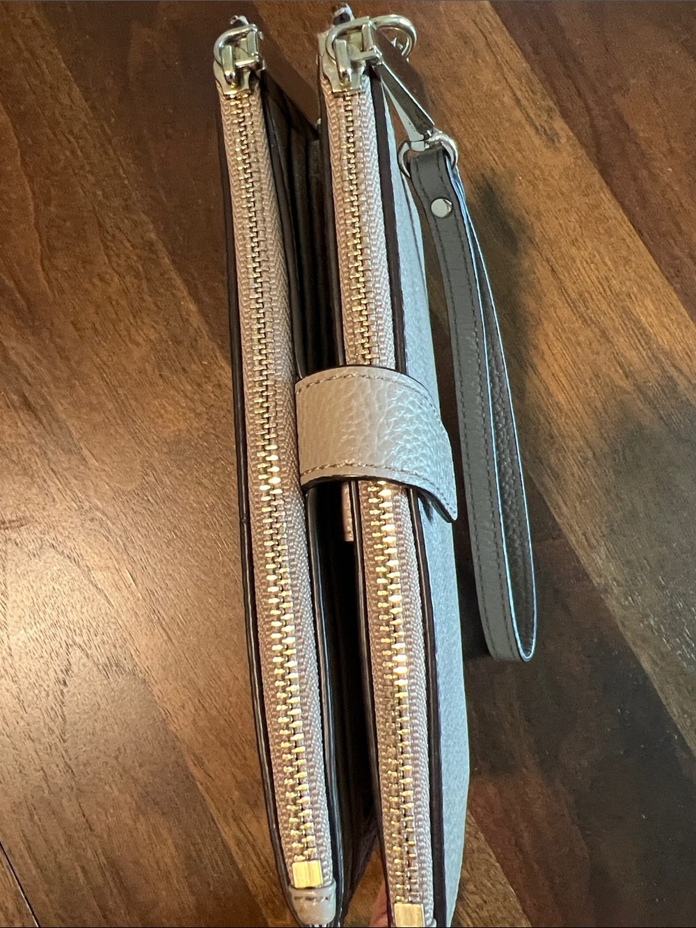Michael Kors Leather Smartphone Wristlet Wallet - Picture 5 of 7